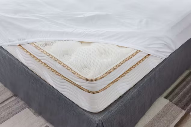 saatva waterproof mattress protector